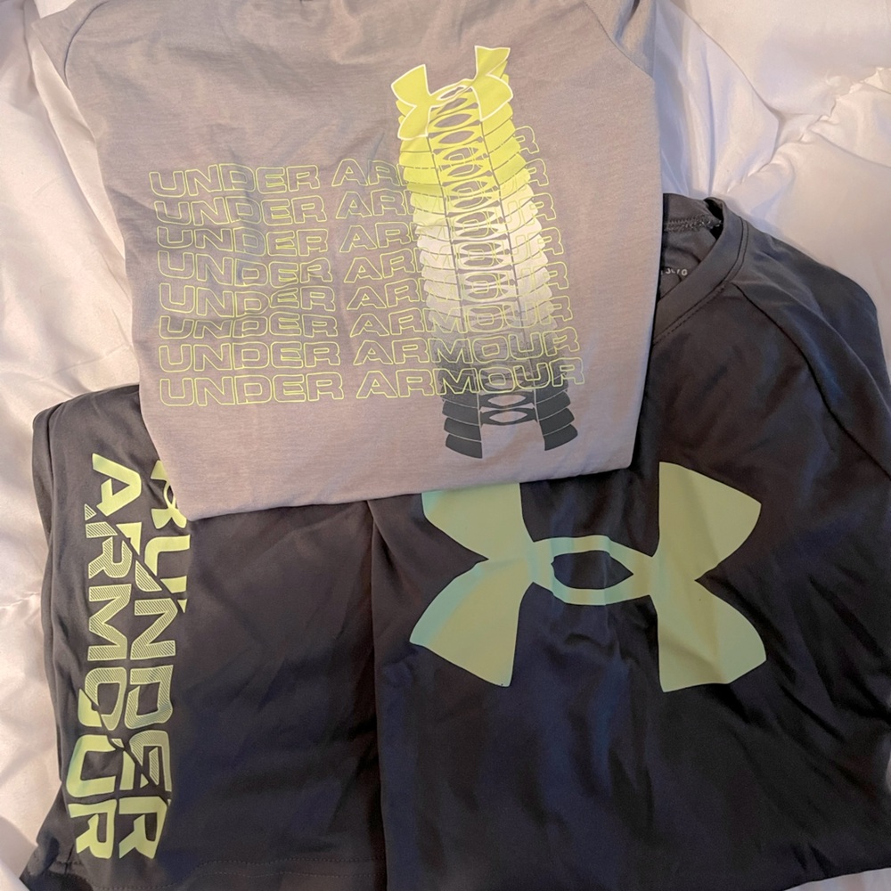 LOT boys Under Armour shorts, 2 tshirts. YL L. Excellent condition Gray green